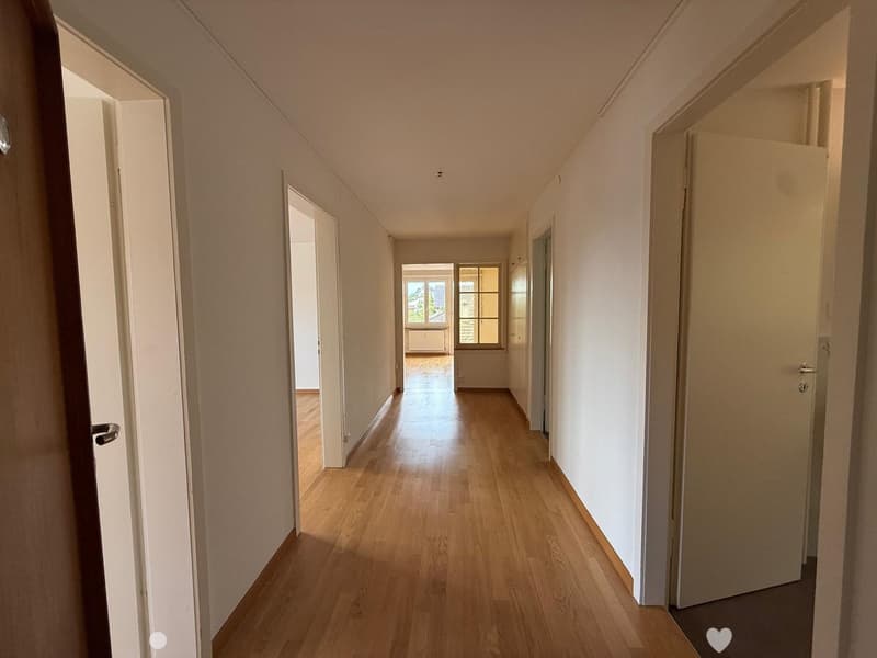 Helle 3-Zimmer-Wohnung mit Balkon in Biel (1)