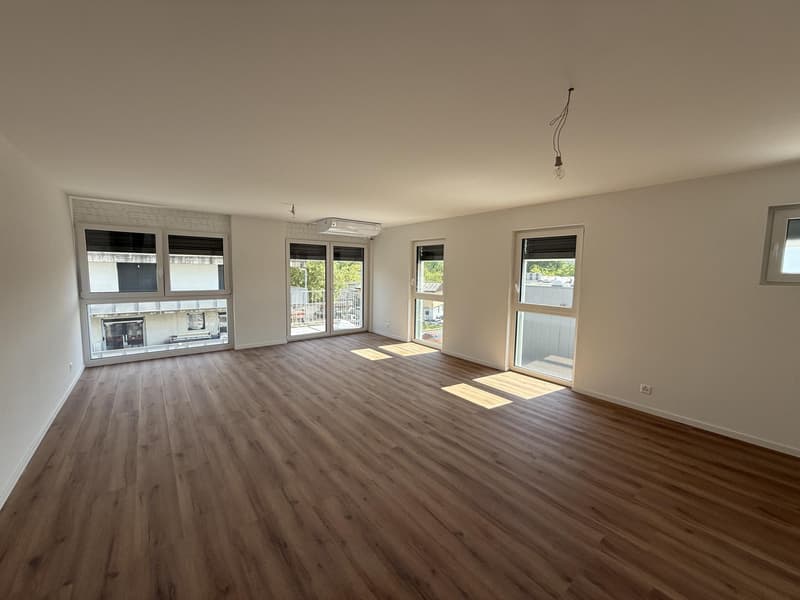Administrative/office space with balcony, unit 31, in new project in Echandens (2)