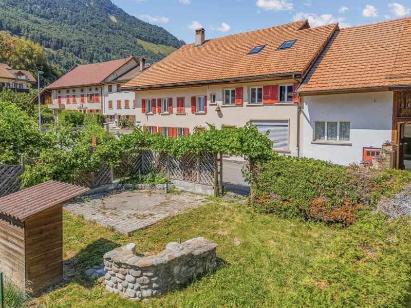 Village house with 3 apartments and garden as well as land potential (6)