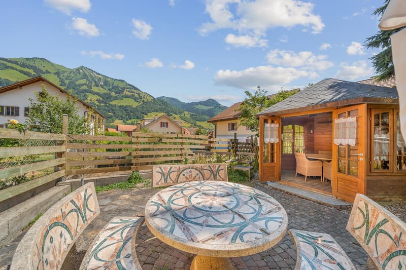 Village house with 3 apartments and garden as well as land potential (4)