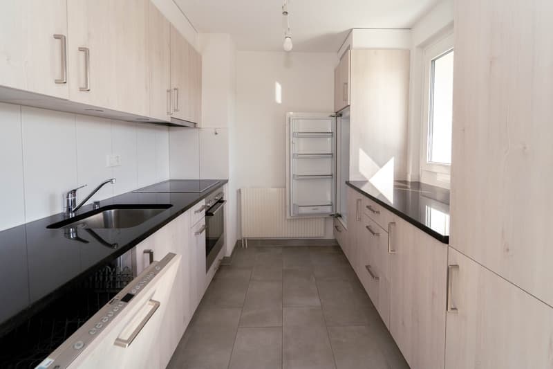 An ideal balance between functionality and a cleared living space (8)