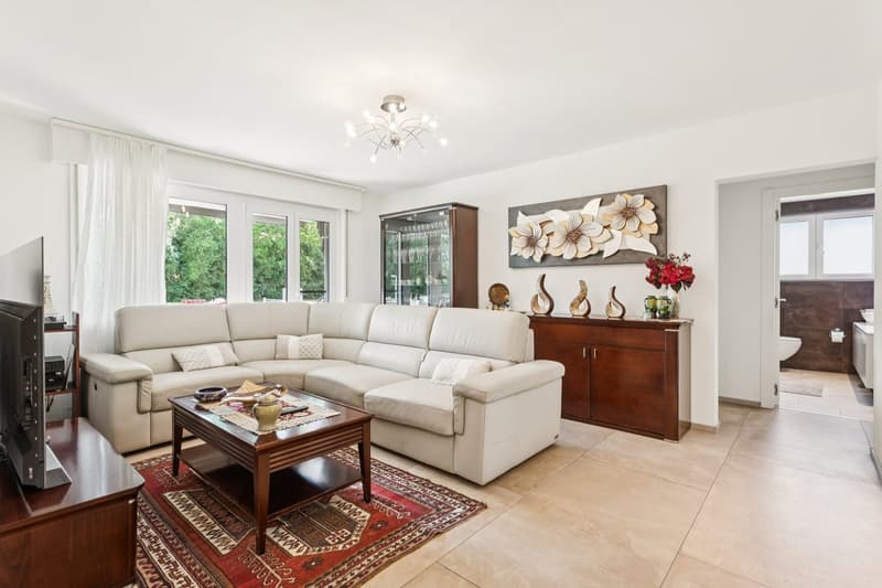 A renovated 5.5-room apartment in the heart of Villars-sur-Glâne (2)