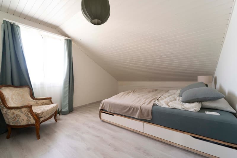 Appartement de 4.5 pièces sous les toits avec séjour entièrement repensé (9)
