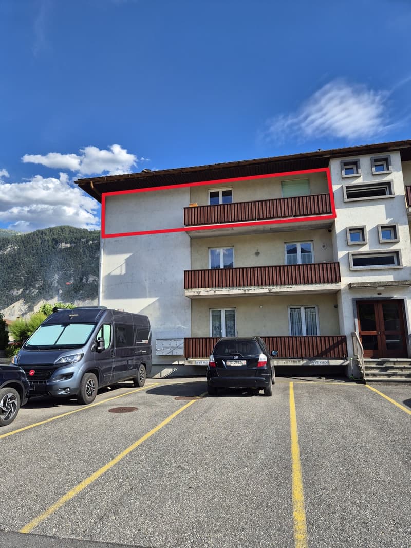 Charmantes 4.5-Zimmer-Dachwohnung in Saint-Léonard (2)