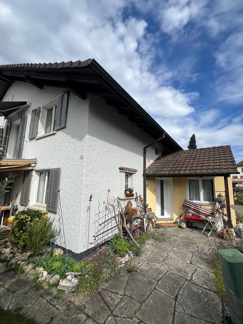 Charmantes 5.5-Zimmer-Zweifamilienhaus in Langenthal (1)