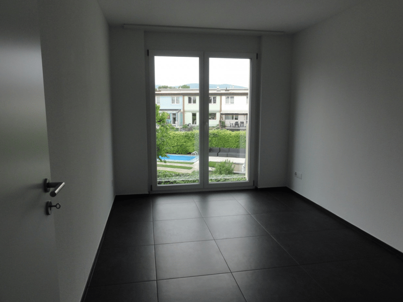 Appartamento moderno 4.5 locali sulla strada principale a Reinach (8)