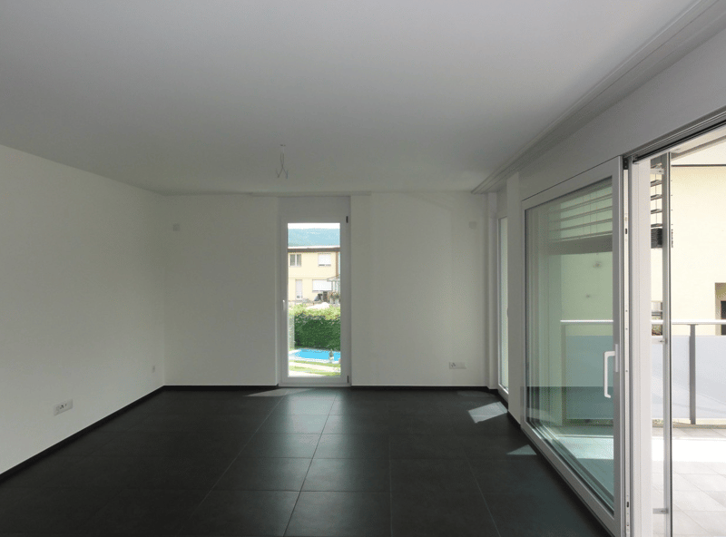Appartamento moderno 4.5 locali sulla strada principale a Reinach (2)