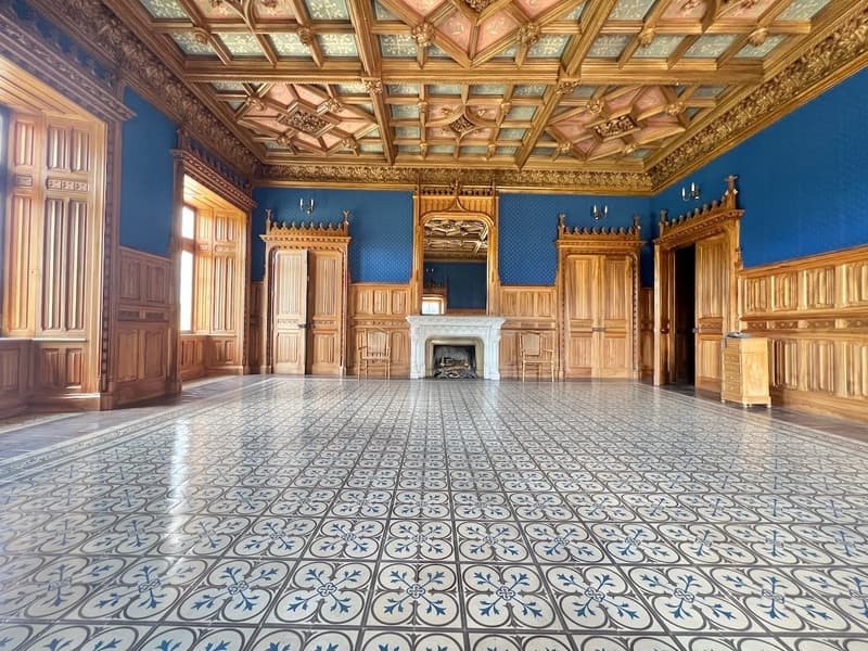 Magnificent Castle on 132 hectares (12)