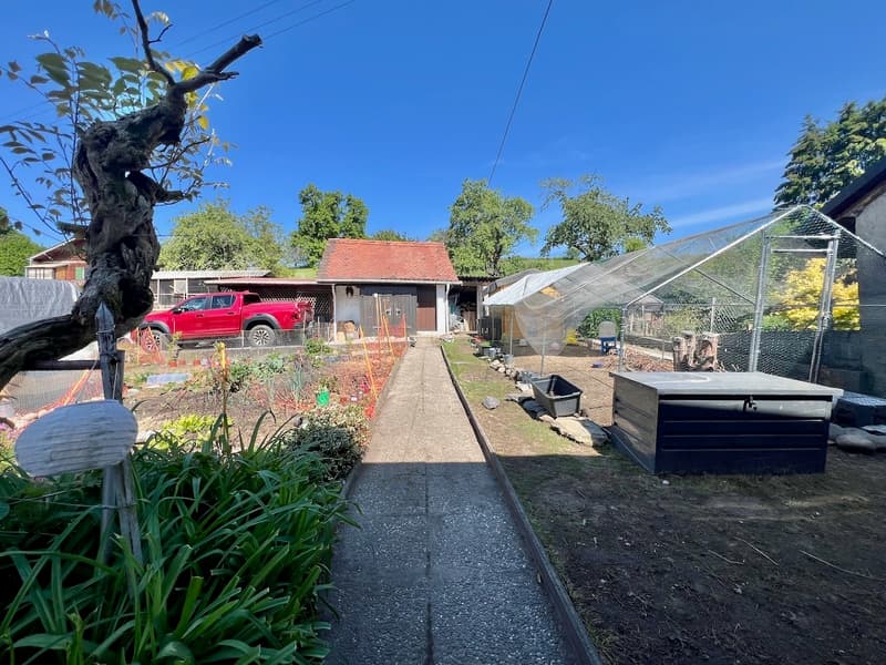 Einfaches Dorfhaus 140 m2 Wohnfläche + großer Garten (1)