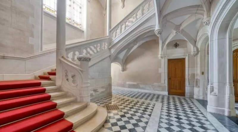 Magnifique Château sur 132 hectares (9)