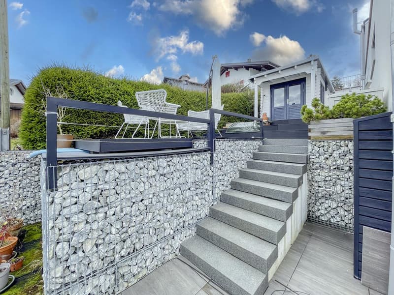 Vista, Giardino e Comfort: Casa Familiare a Le Pâquier (3)