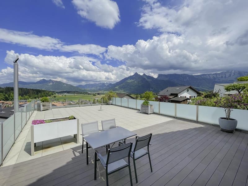 Proprietà rara con due spazi abitativi - villa di 3,5 locali e appartamento di 2,5 locali - per privati o investitori (1)