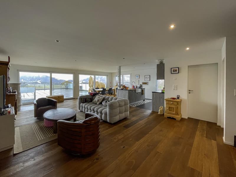 Rare property with two living spaces - 3.5-room villa and 2.5-room apartment - for private or investor (2)