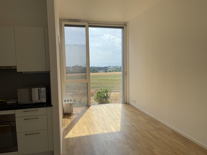 BRIGHT STUDIO FOR RENT (1)