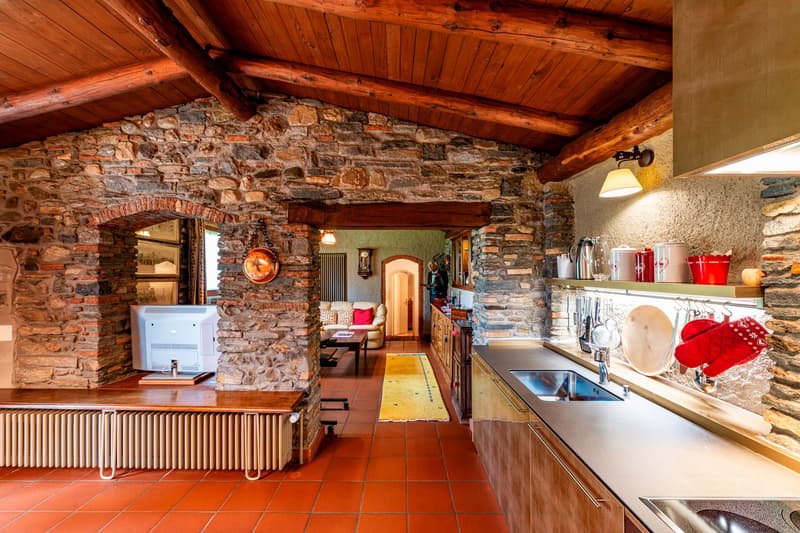 Splendida villa con piscina circondata da vigneti (2)