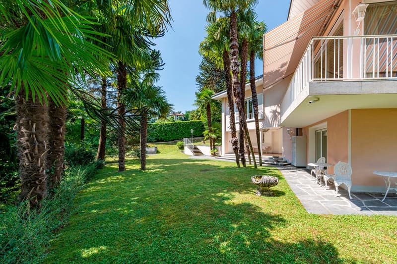 Splendida villa con piscina circondata da vigneti (2)