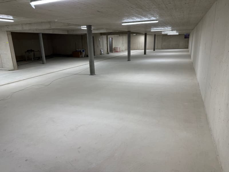 Tiefgarage, Parkfelder werden noch markiert