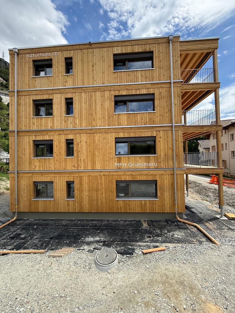 Fassade West am 22. Mai, Start Umgebung erfolgt im Juni