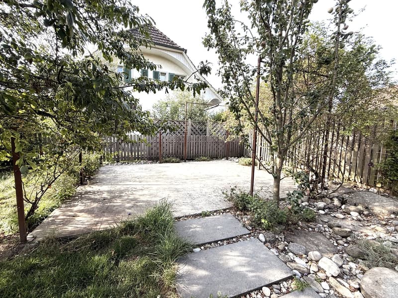 Stilvoll modernisiertes Doppeleinfamilienhaus mit hochwertigem Ausbau, Garten und viel Wohnqualität (22)