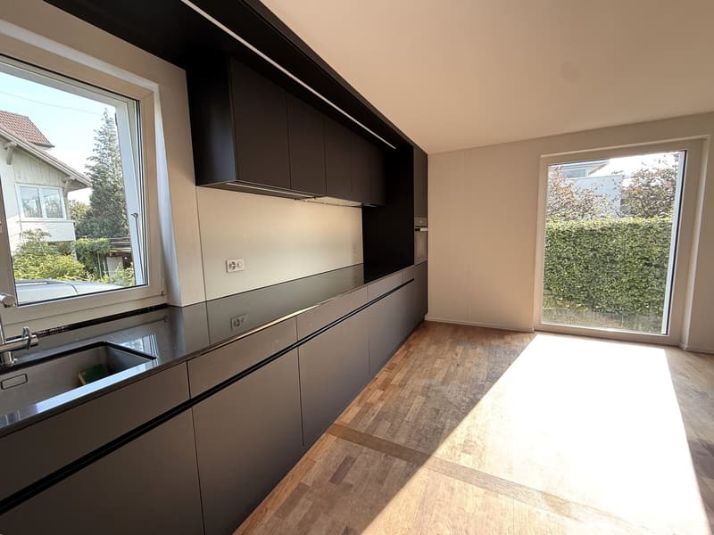 Stilvoll modernisiertes Doppeleinfamilienhaus mit hochwertigem Ausbau, Garten und viel Wohnqualität (4)