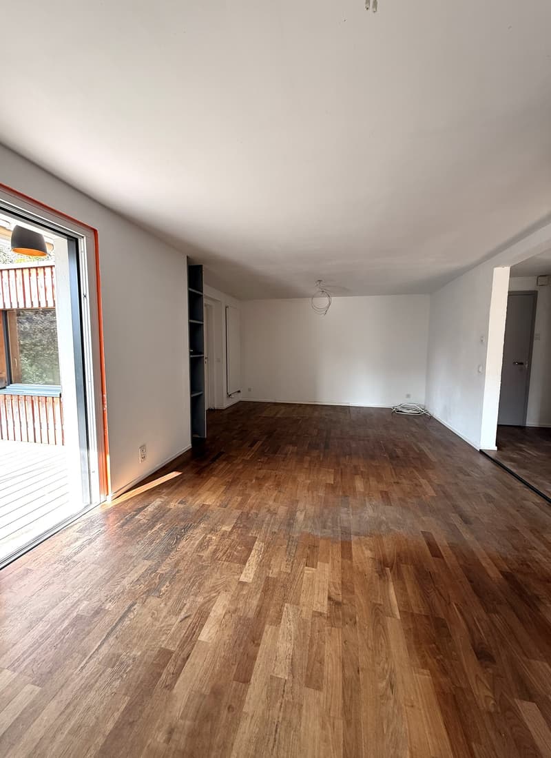 Stilvoll modernisiertes Doppeleinfamilienhaus mit hochwertigem Ausbau, Garten und viel Wohnqualität (9)
