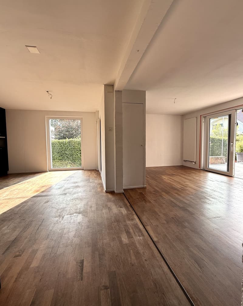 Stilvoll modernisiertes Doppeleinfamilienhaus mit hochwertigem Ausbau, Garten und viel Wohnqualität (7)