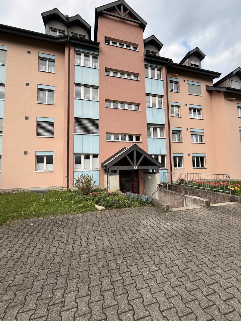 Charmante 3.5-Zimmer-Wohnung mit Balkon und schöner Aussicht in Thun (1)