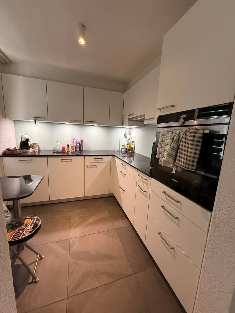 Charmante 3.5-Zimmer-Wohnung mit Balkon und schöner Aussicht in Thun (2)
