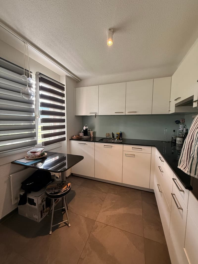 Charmante 3.5-Zimmer-Wohnung mit Balkon und schöner Aussicht in Thun (3)