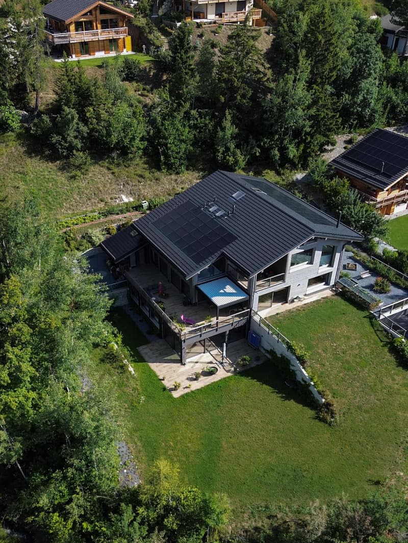 Exceptional Architect-Designed Chalet in the Heart of Nature with Pool and Panoramic View (3)