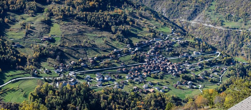 Mandate-free plot for sale for 2 chalets (3)