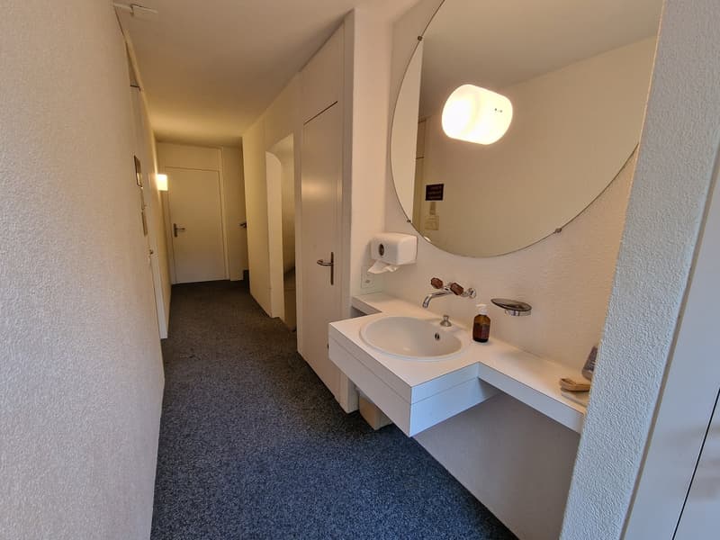 Charming retail space / commercial room on the ground floor 42m2 (5)