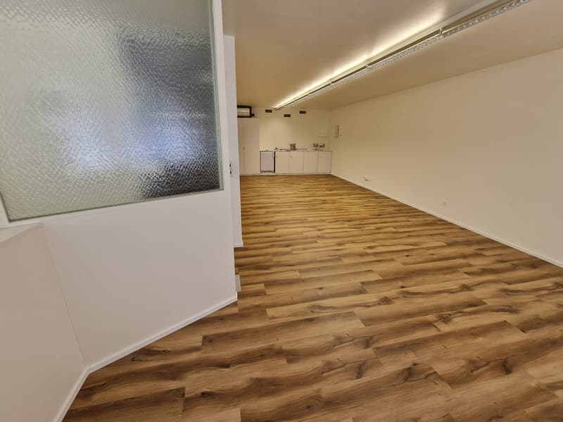 Charming retail space / commercial room on the ground floor 42m2 (3)