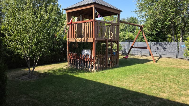 Modernes Einfamilienhaus mit Pool (11)