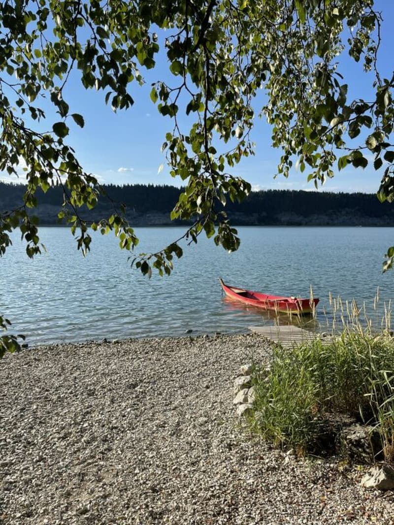 The privilege of a first line facing the lake (18)
