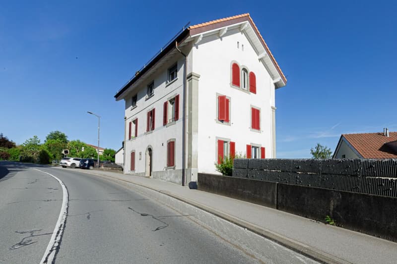 Mieteinbringendes Gebäude, 4 Apartments, 4 Parkplätze (8)