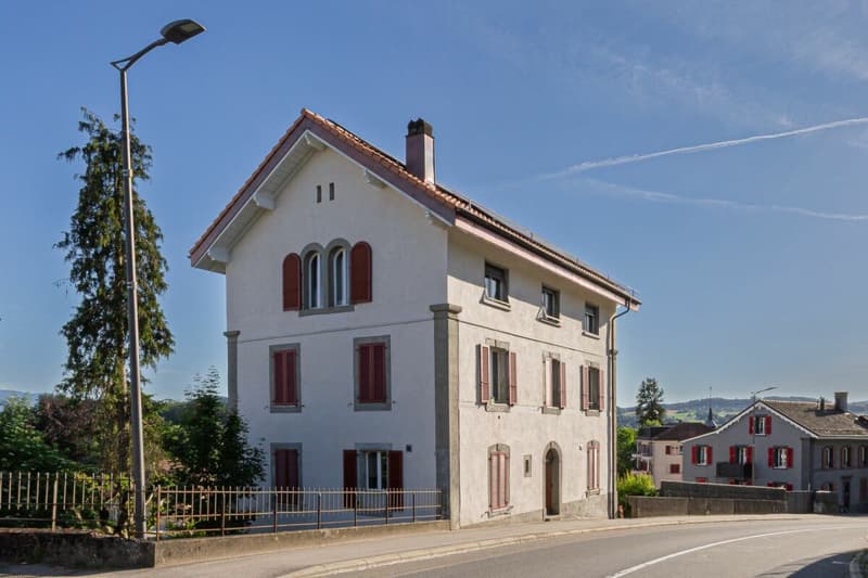Mieteinbringendes Gebäude, 4 Apartments, 4 Parkplätze (3)