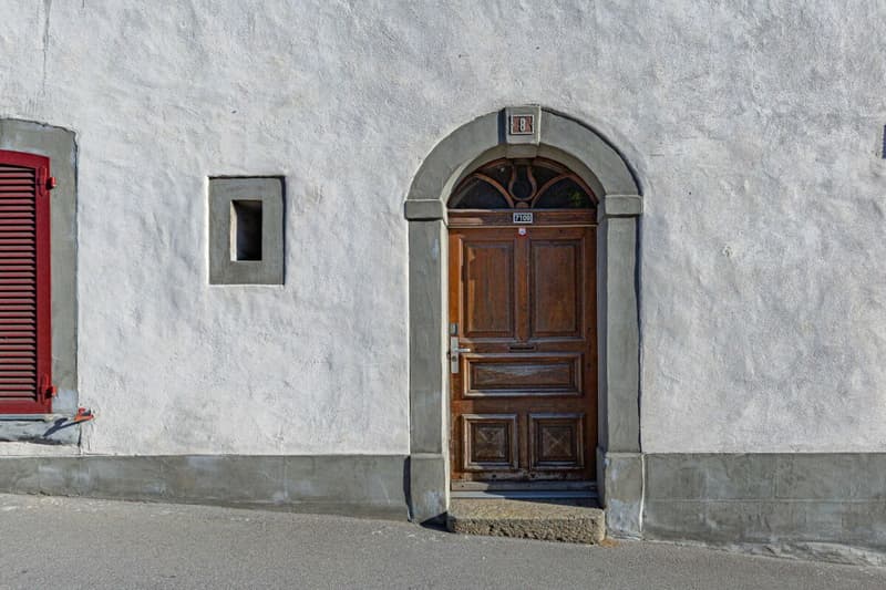 Mieteinbringendes Gebäude, 4 Apartments, 4 Parkplätze (4)