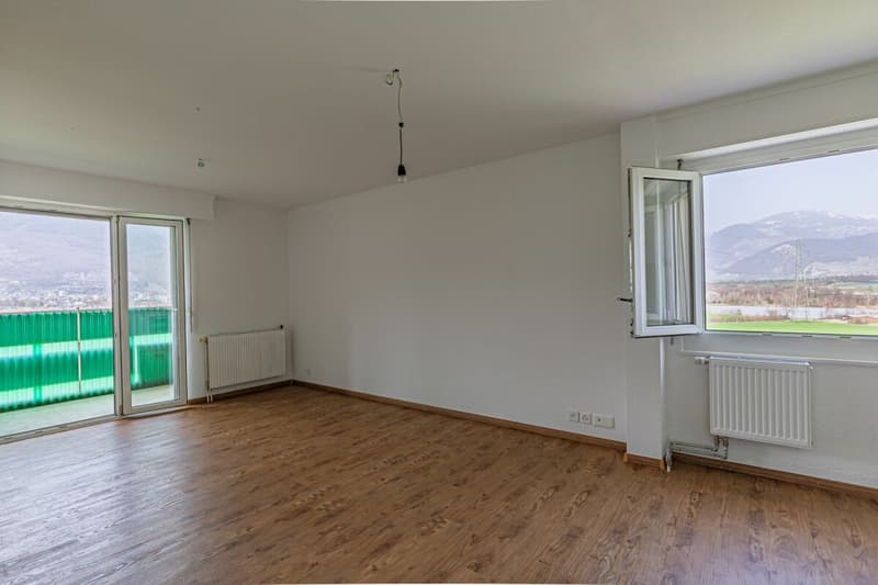 Dachgeschoss mit 2,5 Zimmern renoviert, sofort verfügbar! (7)