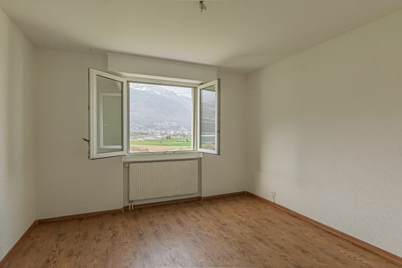 Dachgeschoss mit 2,5 Zimmern renoviert, sofort verfügbar! (6)