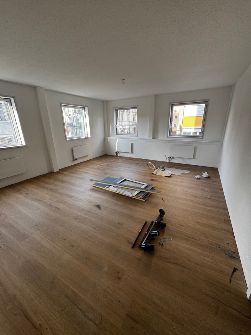 Magnificent 4.5-room apartment with fireplace in the heart of Le Locle (5)