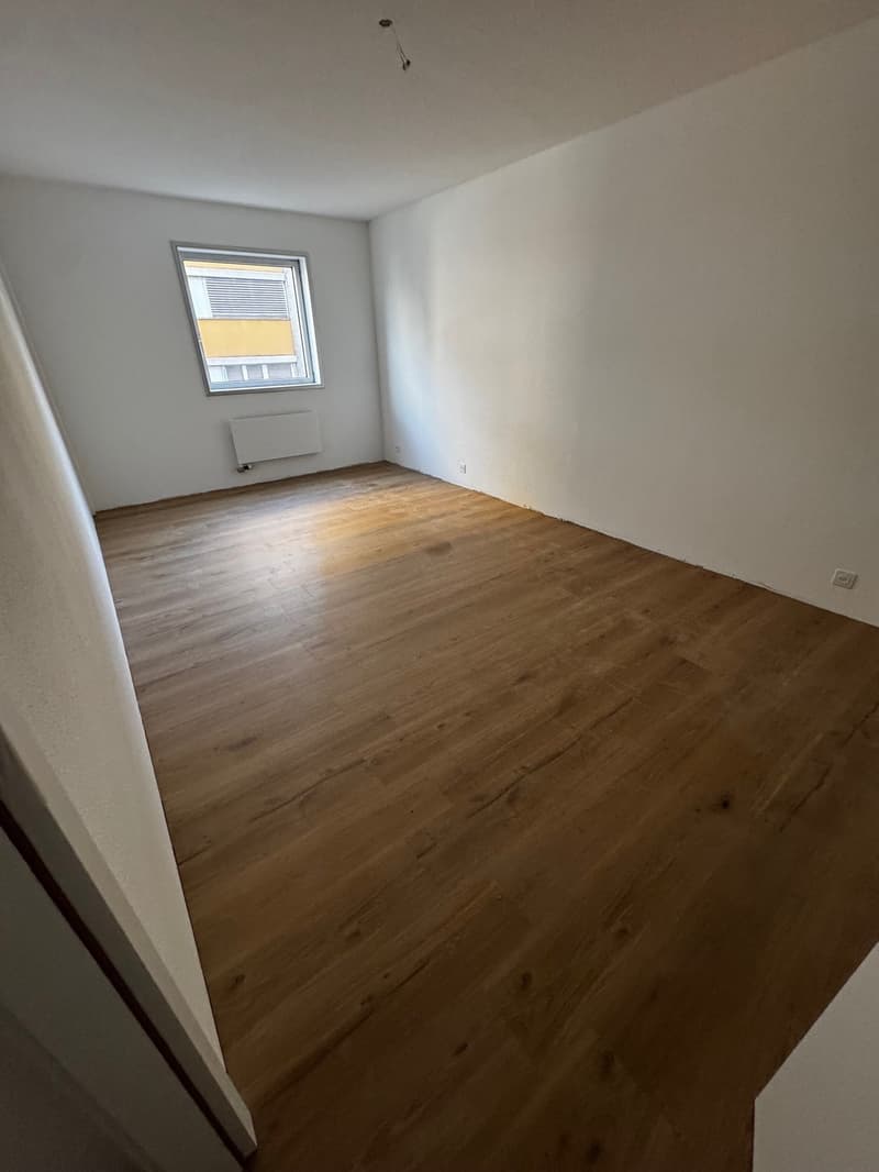 Magnificent 4.5-room apartment with fireplace in the heart of Le Locle (8)