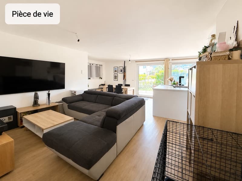 Ampio appartamento di 5.5 locali con giardino privato a Coffrane (3)