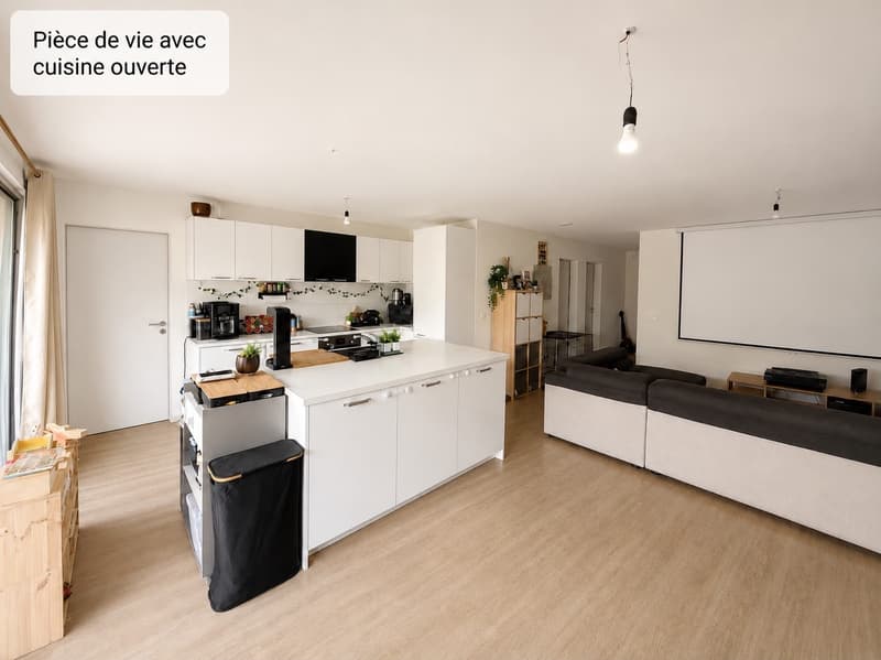 Ampio appartamento di 5.5 locali con giardino privato a Coffrane (1)
