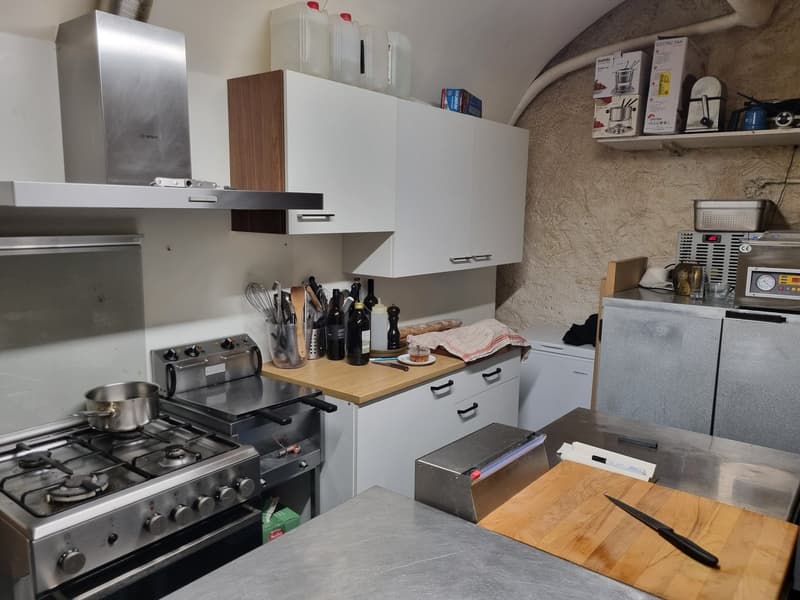 DA ACQUISTARE: BEL RISTORANTE nel cuore di Bovernier (4)