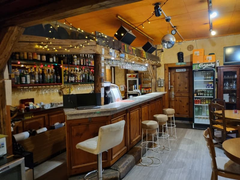 DA ACQUISTARE: BEL RISTORANTE nel cuore di Bovernier (2)