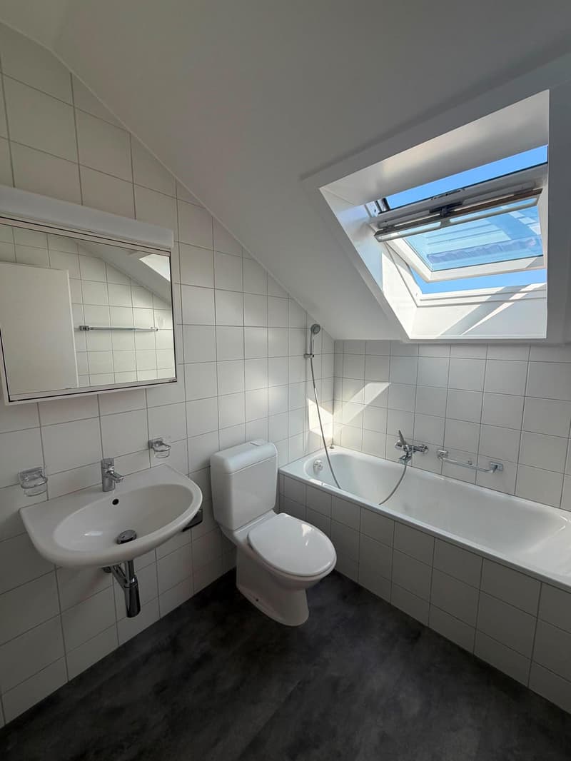 Helle 4-Zimmer-Wohnung mit Balkon und Weitsicht bis zu den Alpen (9)