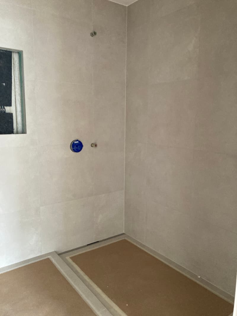 Badzimmer mit begehbarer Dusche