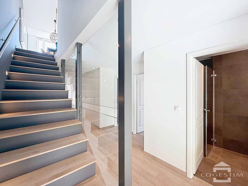 Spacious 5.5-room duplex with terrace and view of Lake Geneva (9)