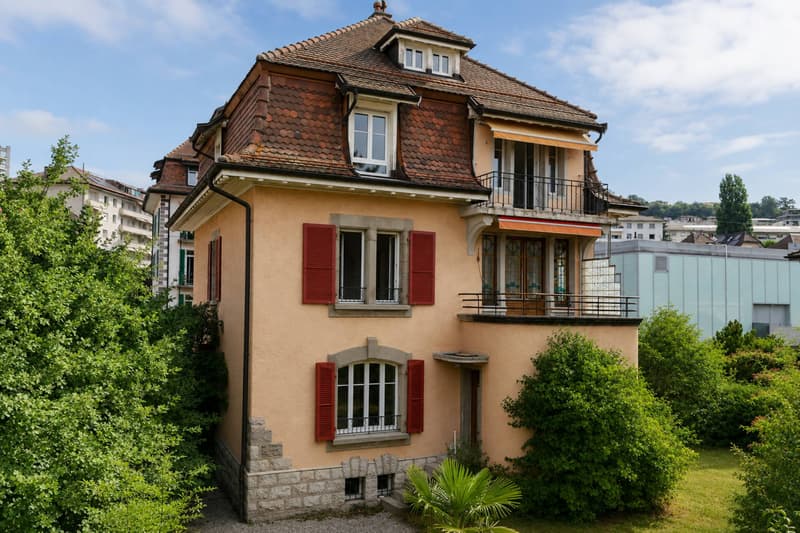 Charaktervolle Wohnung mit Balkon und Blick auf den Genfersee (2)